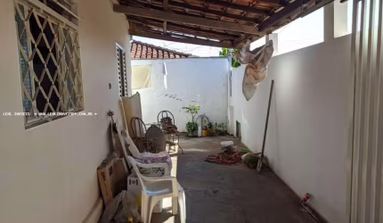 Casa para Venda em Presidente Prudente, VILA GENI, 2 dormitórios, 1 banheiro, 2 vagas