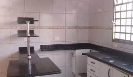 Casa para Venda em Martinópolis, CENTRO, 3 dormitórios, 3 suítes, 4 banheiros, 2 vagas