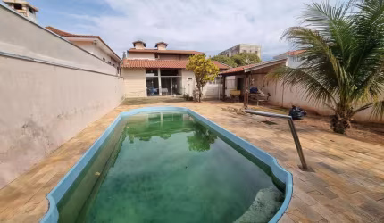 Casa para Venda em Presidente Prudente, RESIDENCIAL UNIVERSITARIO, 3 dormitórios, 1 suíte, 4 banheiros, 3 vagas