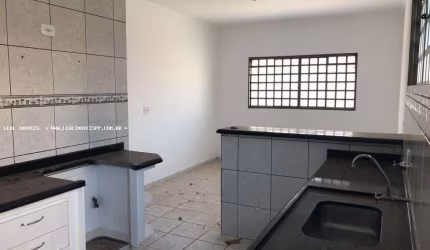 Casa para Venda em Presidente Prudente, CEDRAL, 3 dormitórios, 1 suíte, 3 banheiros, 2 vagas