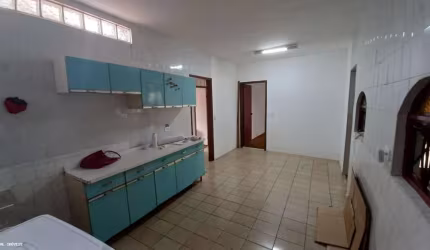 Casa para Venda em Presidente Prudente, CENTRO, 3 dormitórios, 1 suíte, 2 banheiros, 1 vaga