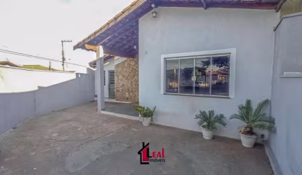 Casa para Venda em Presidente Prudente, EVEREST, 3 dormitórios, 1 suíte, 2 banheiros, 2 vagas