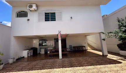 Apartamento para Venda em Presidente Prudente, AVIAÇÃO, 6 dormitórios, 2 suítes, 4 banheiros, 2 vagas