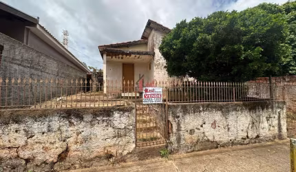 Casa para Venda em Presidente Prudente, PLANALTO, 2 dormitórios, 1 banheiro, 2 vagas