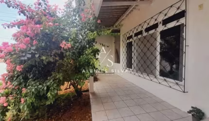 Oportunidade casa 03 dormitórios sendo um suite em Barreiros