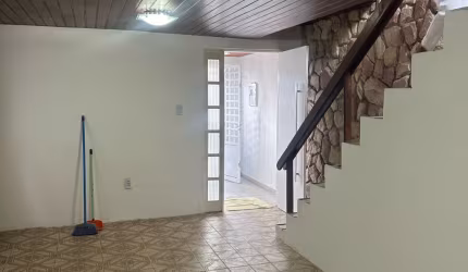 casa duplex com 3 quartos no cordeiro
