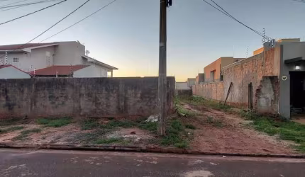 Excelente oportunidade no bairro que mais cresce na cidade!  Área total: 450 m²