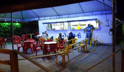 TRAILER /CONTEINER A VENDA TODO EQUIPADO  NO BAIRRO INGLESES - FLORIANÓPOLIS SÓ  R$ 56.900,00