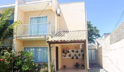 Sobrado Duplex com 3 Dormitórios/Quartos, Suíte Cozinha Gourmet com Churrasqueira e Fogão a Lenha Integrado a Venda R$ 425.000,00 no Ingleses / Floria
