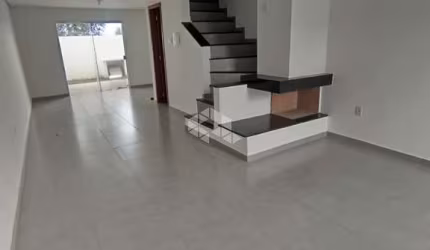 CASA SOBRADO COM DUAS SUITES A VENDA NOS INGLESES - FLORIANÓPOLIS NO VALOR DE R$ 318.000,00