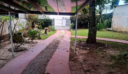 Casa 2 Dormitórios/Quartos 1 Suíte, Terreno plano com 438 m²a 100 metros da Praia a Venda por R$ 690.000,00,