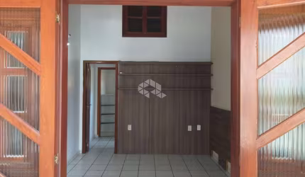 CASA AMPLA DE 3 QUARTOS COM ESPAÇO E SEGURANÇA