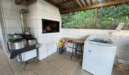 Casa com suíte, única no terreno em São José/SC