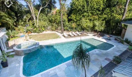 CASA COM 6 SUÍTES E  LINDA ÁREA EXTERNA A VENDA EM RIVIERA DE SÃO LOURENÇO!