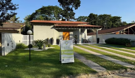 Casa Terra à Venda com 3 quartos, 2 banheiros, 4 vagas e 220m² por R$ 2.900.000