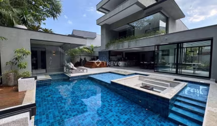 Casa à Venda com 6 quartos, 6 banheiros, 4 vagas e 556m² por R$ 15.900.000