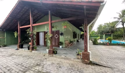Casa à Venda com 3 quartos, sendo 1 suíte, 7 vagas e 327m² por R$ 750.000