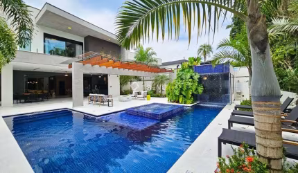 CASA COM 6 SUÍTES À VENDA EM RIVIERA DE SÃO LOURENÇO - BERTIOGA/SP