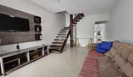 Sobrado à Venda com 3 quartos, 3 banheiros, 2 vagas e 191m² por R$ 650.000