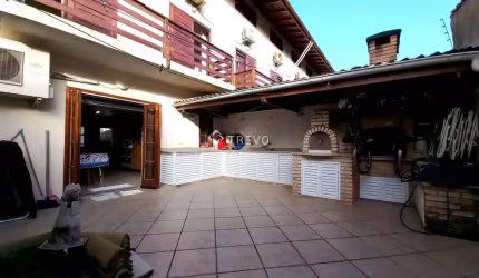 Sobrado em Village com 3 dormitórios à venda em Bertioga/SP