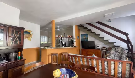 CASA EM VILLAGIO À VENDA 2 DORMITÓRIOS, 3 WC, 2 VAGAS EM BERTIOGA/SP