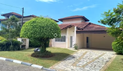 CASA EM CONDOMÍNIO FECHADO PARA VENDA OU LOCAÇÃO ANUAL 3 DORM, 4 WC 4 VAGAS