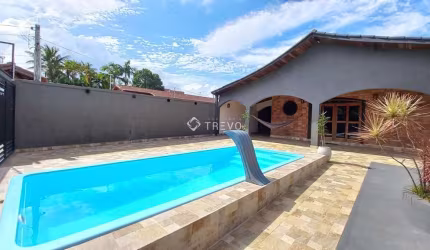 CASA DE TEMPORADA A 250 METROS DA PRAIA PARA ATÉ 10 PESSOAS EM BERTIOGA/SP