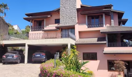 Invista em Vinhedo: Luxuosa Casa no Condomínio Marambaia!