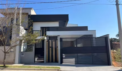 Casa para venda em Pinheirinho de 250.00m² com 3 Quartos, 1 Suite e 2 Garagens