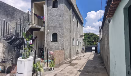 Atenção investidores!!! Campo Grande vendo urgente!!! conjunto de casas e lojas alugadas gerando Renda Recorente