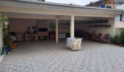 Casa 140m² 3 Quartos(1 Suíte)/ Edícula c/Chur./ 4 Vagas - Centro - São José - SC