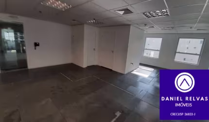 Conjunto Comercial com  126 m² de Area Útil para Venda  em Alphaville