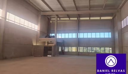 Galpão  com 1.000 m² A/C  Para Locação Na Fazendinha, Santana de Parnaiba