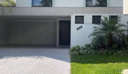 Linda Casa  À Venda no Residencial 4, Alphaville