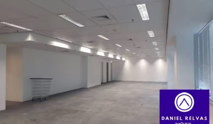 Meio Andar  Comercial Para Locação no West Towers, Alphaville