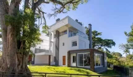 Casa de Condomínio com 3 Quartos e 3 banheiros para Alugar, 299 m² por R$ 21.000/Mês  Condomínio Vista Nobre