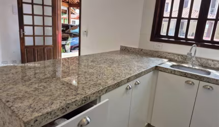 Casa em Condomínio para Locação em Cotia, Jd Barbacena, 2 dormitórios, 1 suíte, 2 banheiros, 2 vagas