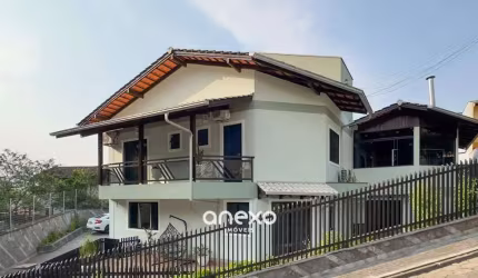Casa a venda em Blumenau com 6 dormitórios no bairro Progresso.