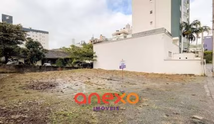 Terreno Espaçoso e Estratégico para Investimento!