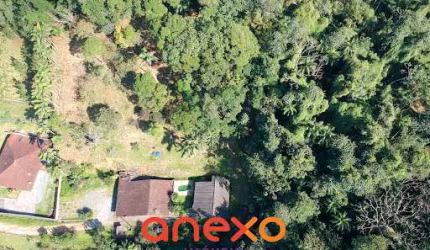 Terreno Espaçoso com 2 Casas e Piscina - Ideal para Condomínio de Casas.