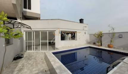 Belíssima cobertura a venda reformada em Moema!