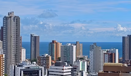 AMPLO APARTAMENTO COM 4/4 E 2 SUÍTES NA GRAÇA