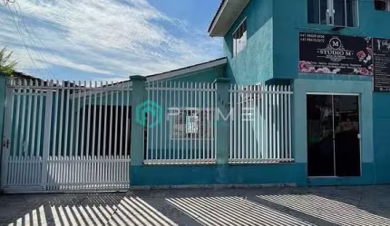 Casa com ponto comercial 03 Quartos.