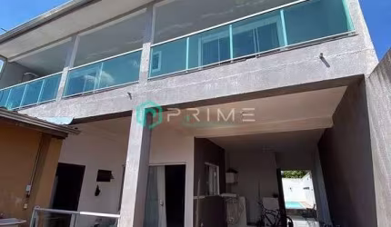 Sobrado no Jardim Esperança com 03 Quartos.