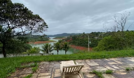 Chácara em  Condomínio com vista ampla para a represa.