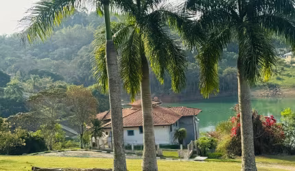 Chácara Pé na Água no Condomínio Recanto dos Pássaros.