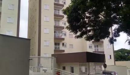Apartamento com varanda em ótima localização.