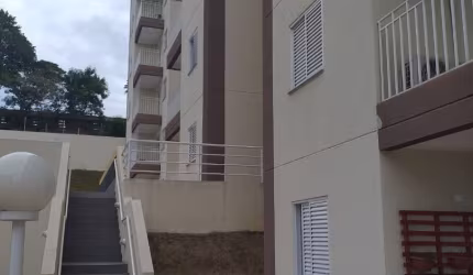 Lindo apartamento com cozinha planejada e sacada no condomínio Ana Beatriz.