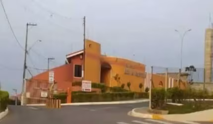 Casa  em condomínio fechado.