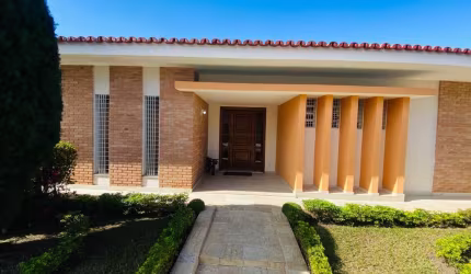 Casa térrea a beira do Rio Paraíba.
